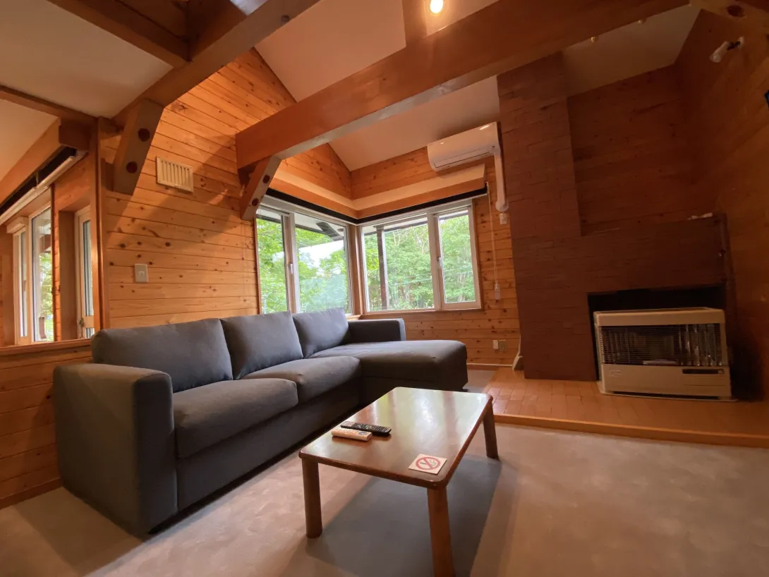 Annupuri Retro Lodge - Living 2